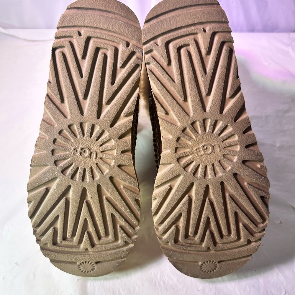 UGG Tan Winter Boots with Cream Fur - Picture 7 of 7